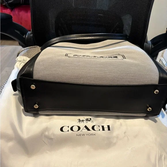 Coach Dalton Bag 31 with Coach Badge - Picture 11 of 15